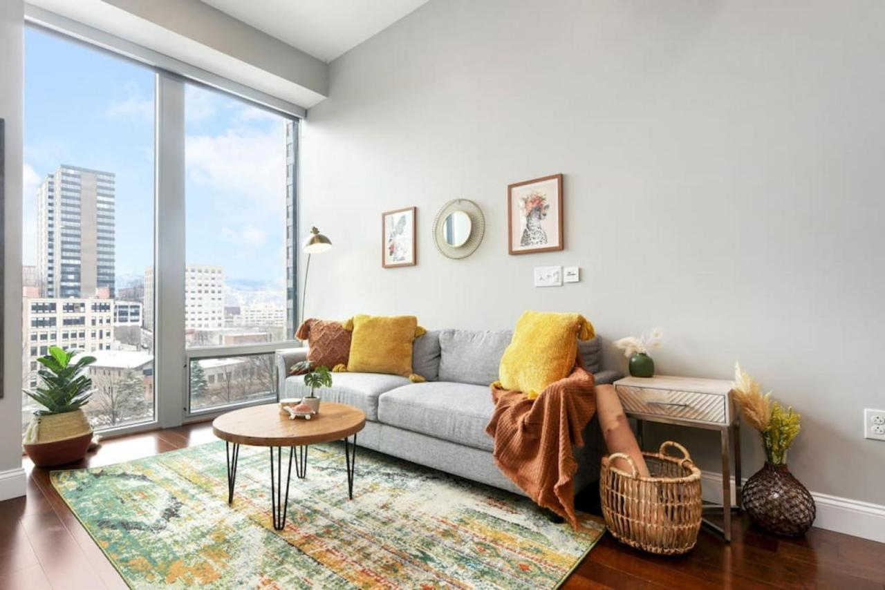 Hostwise Stays - The Washington At Chatham - Free Parking, Private Gym, More! بيتسبرغ المظهر الخارجي الصورة